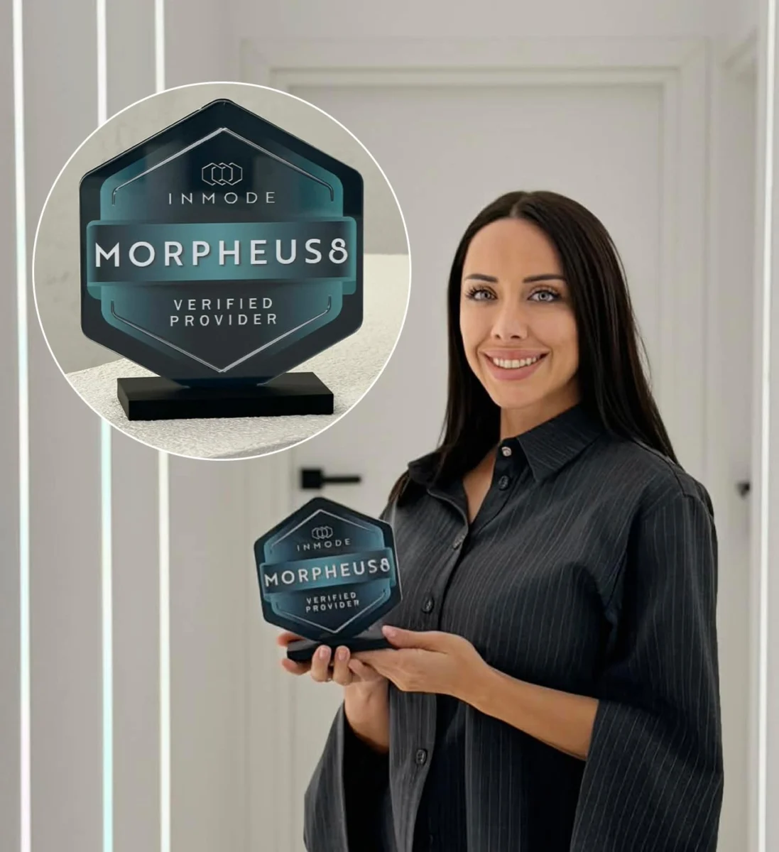 Специалист държи награда Verified Provider Morpheus8 by InMode