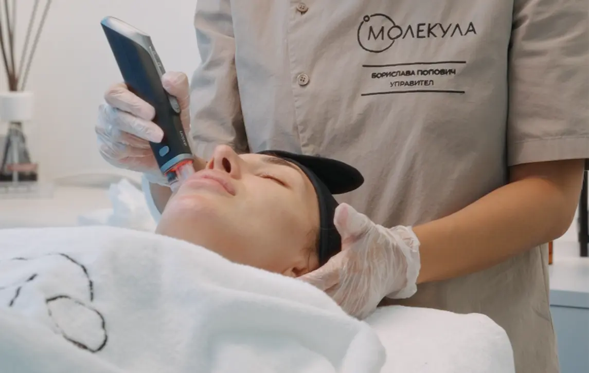 Процедура за лице в Молекула с axion pro от mesoestetic